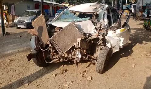 कोहरे के कारण रुड़की में सड़क हादसा, ईंटों से भरी ट्रैक्टर ट्रॉली में जा घुसी कार, दो युवकों की मौत