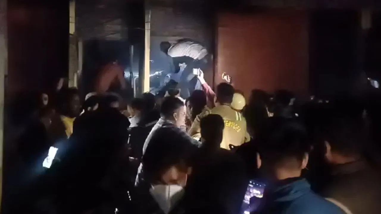 Massive fire in the infant ward of Jhansi Medical College, 10 children died