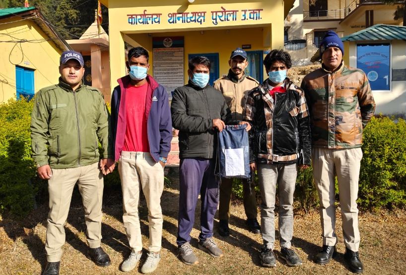 2 किलो 16 ग्राम चरस के साथ एक तस्कर अरेस्ट, चार लाख बताई जा रही कीमत