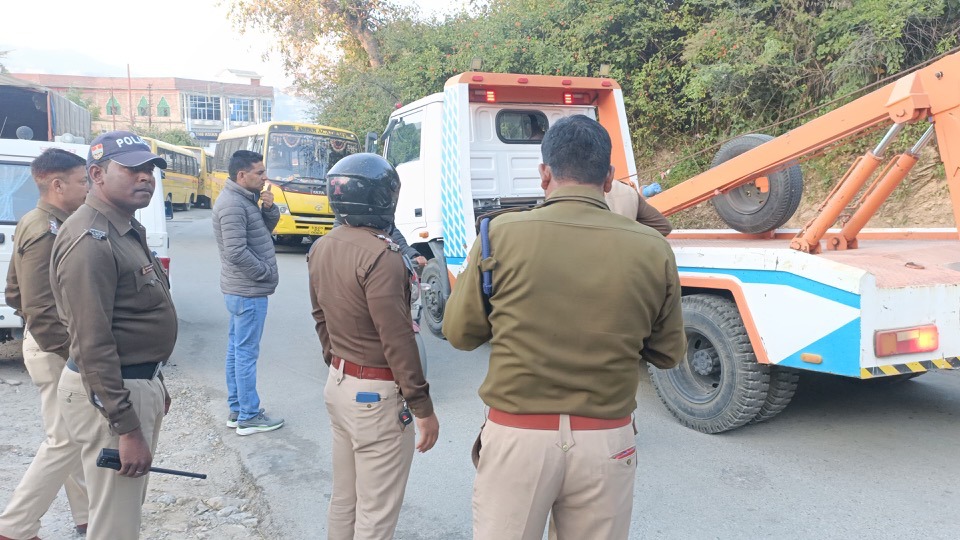 एंचोली तिराहे से मलिकाअर्जुन स्कूल और एंचोली से घाट तक वाहनों की पार्किंग प्रतिबंध