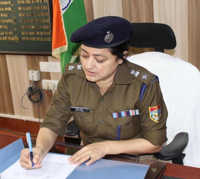 IPS सरिता डोभाल ने संभाली उत्तरकाशी की कमान, जिले की बनी पहली महिला SP