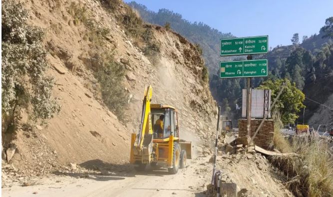 अल्मोड़ा हाईवे बंद