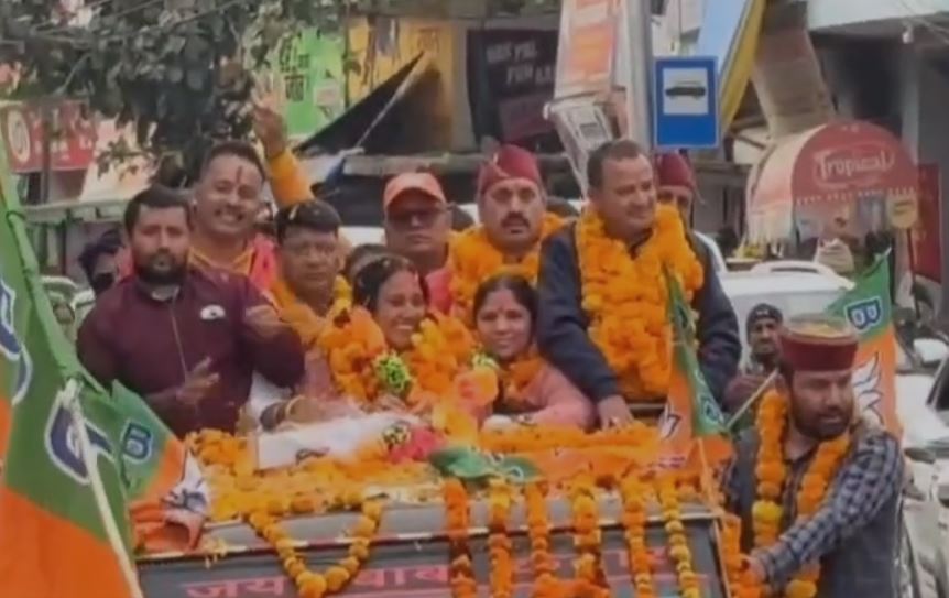 आशा नौटियाल का रोड शो