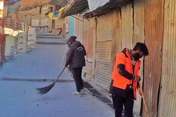 बद्रीनाथ धाम में चलाया गया सफाई अभियान