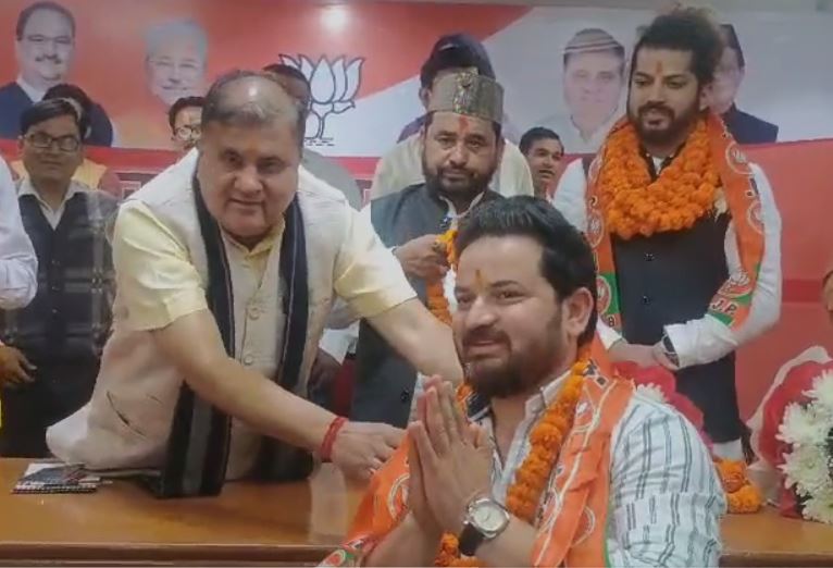 बीजेपी का दामन थामा