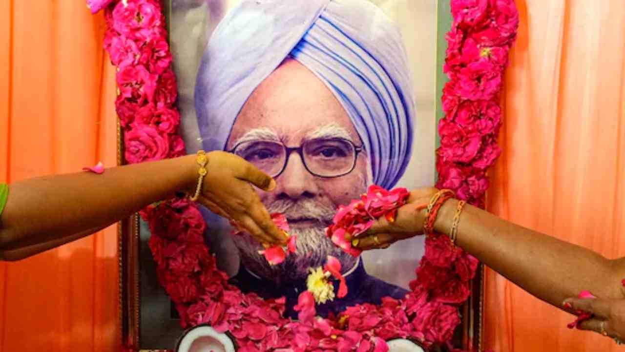 Goodbye Dr. Manmohan Singh, former PM merged into Panchatatva