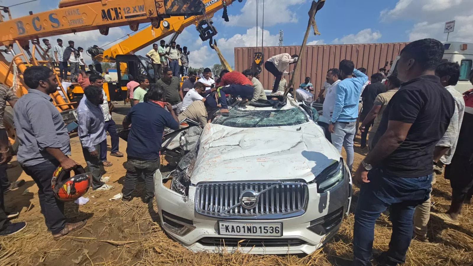 -bengluru-Volvo XC90 car-accident VIDEO VIRAL
