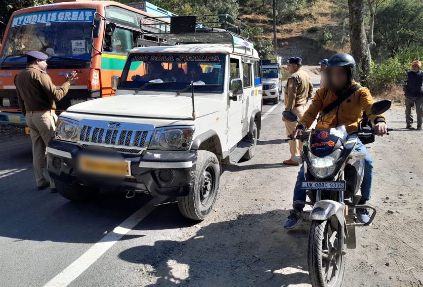 ओवर लोडिंग वाहनों और शराब पीकर वाहन दौड़ने वालों के खिलाफ पुलिस सख्त