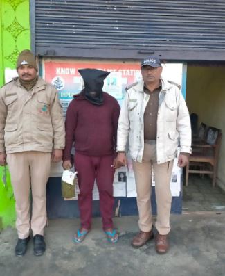 पिथौरागढ़ में पांच लीटर कच्ची शराब के साथ एक तस्कर गिरफ्तार
