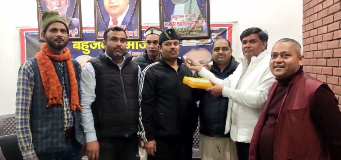 लक्सर में BJP को बड़ा झटका, त्रिवेंद्र के करीबियों ने थामा बसपा का हाथ
