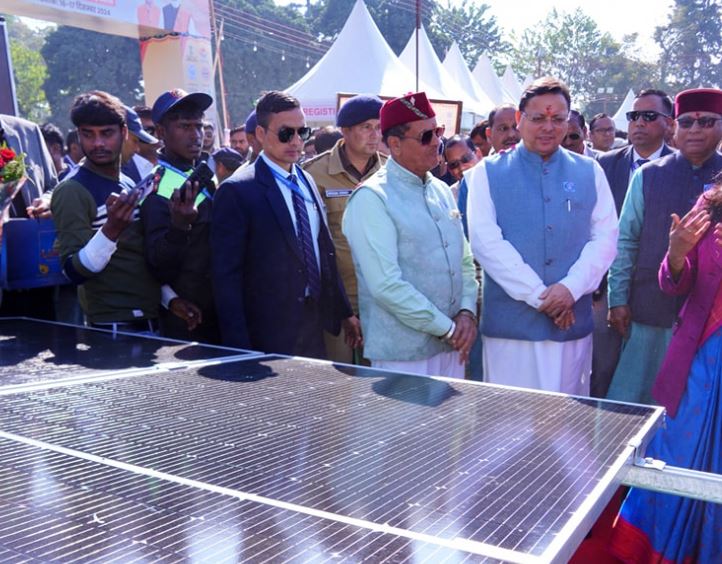 सोलर मेले में सीएम धामी ने किया म्यूरल आर्ट का लोकार्पण, सोलर वैन को दिखाई हरी झंडी