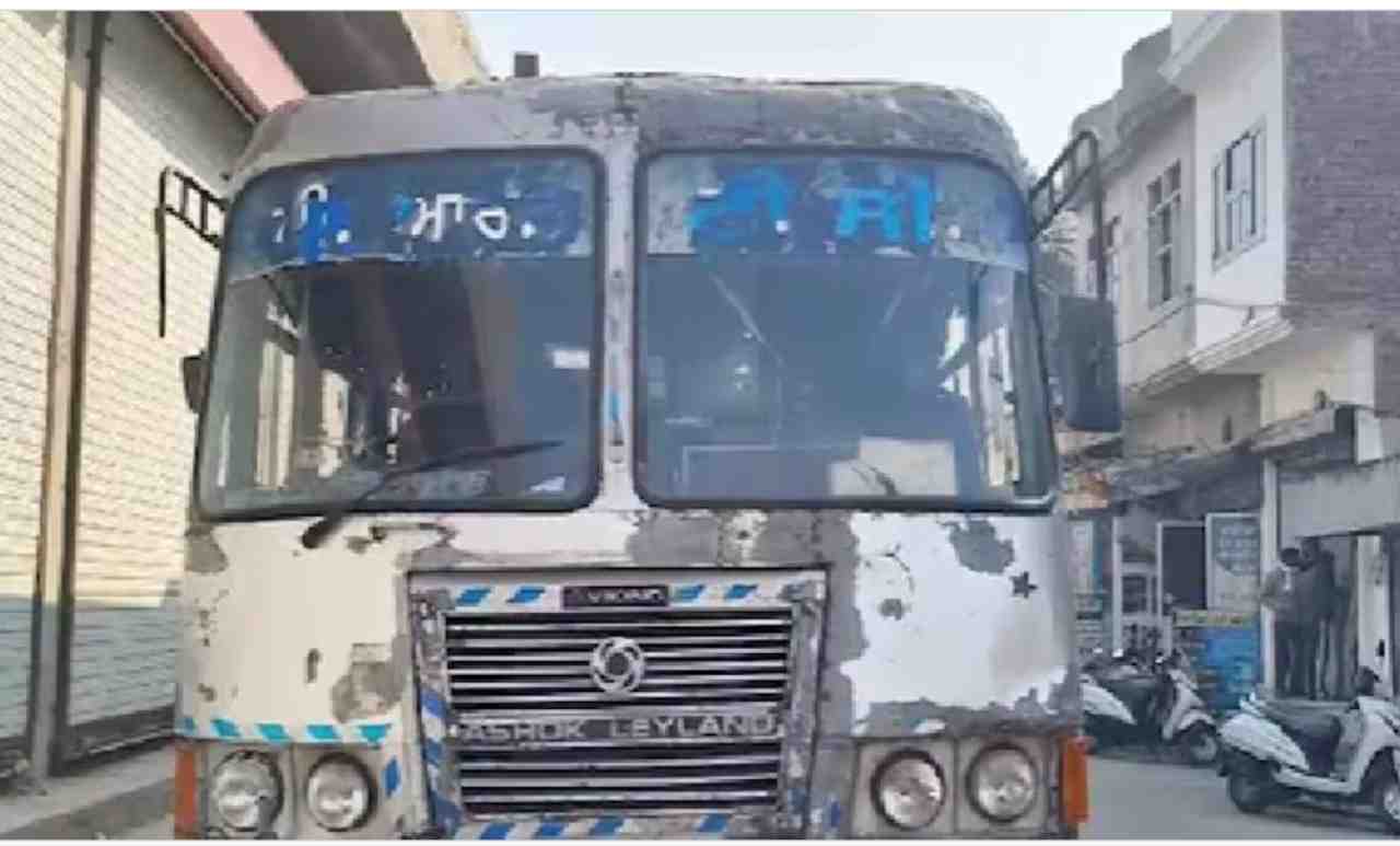 Driver and conductor were eating food, thieves stole roadways bus