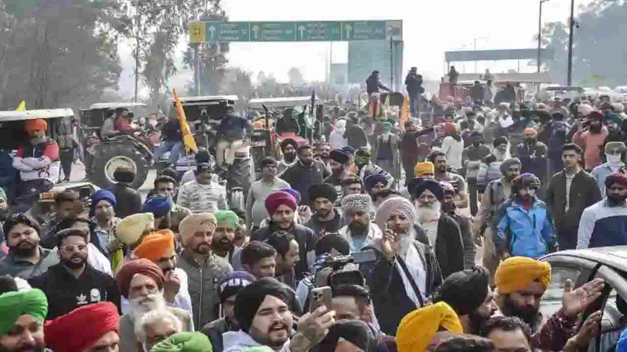 What is the demand of farmers? Will travel from Noida to Delhi