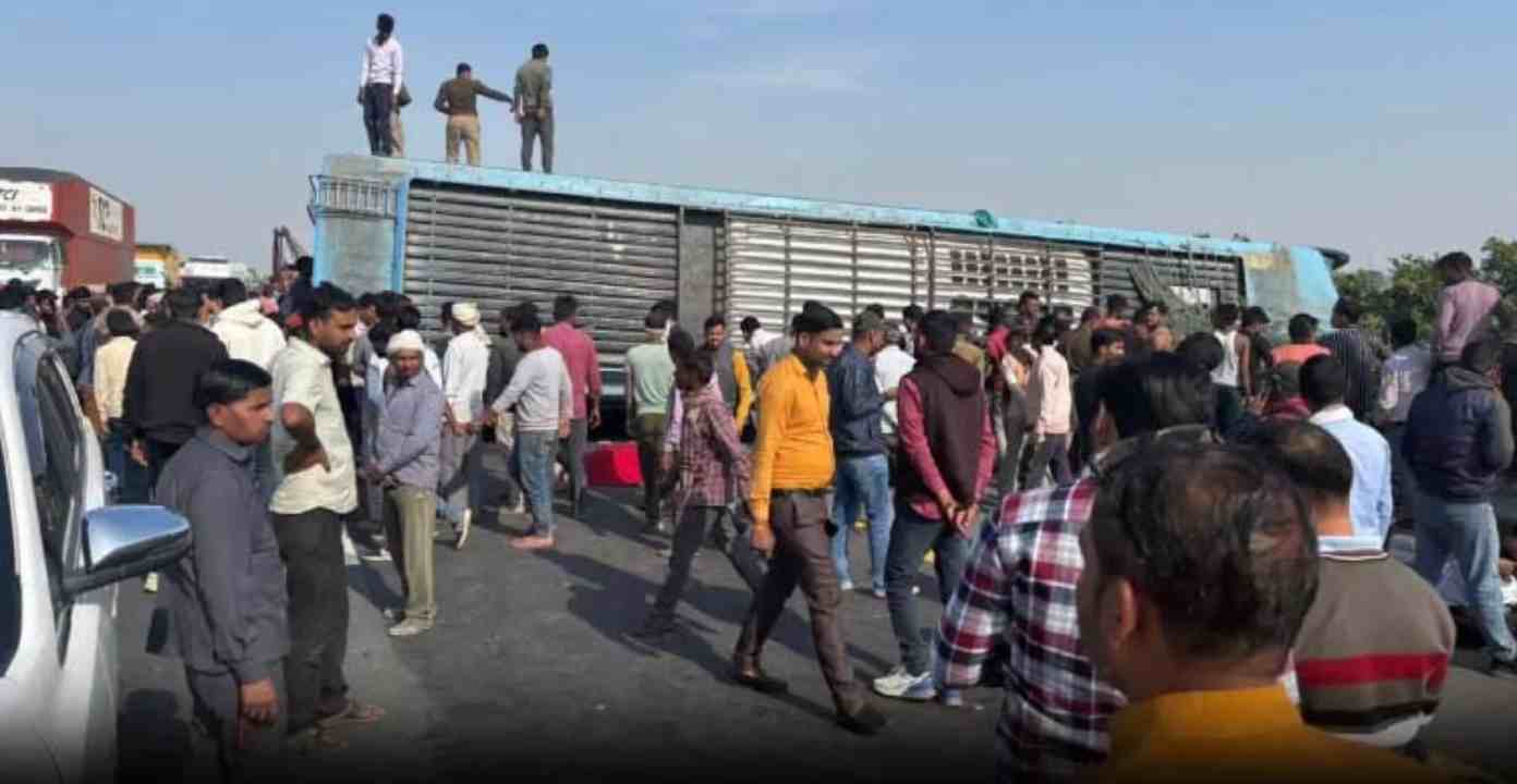 Horrific bus accident on Lucknow Expressway, 8 dead, 19 injured