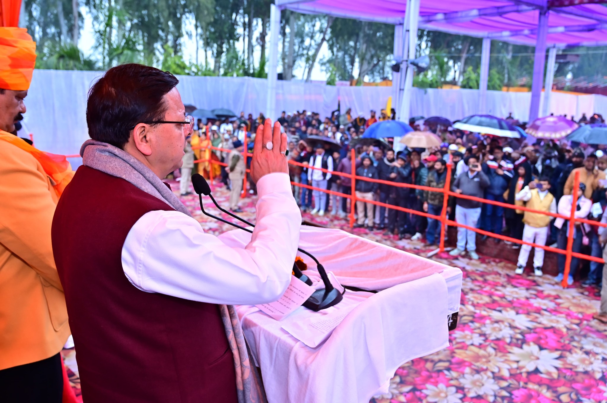 हरिद्वार में आयोजित किसान सम्मलेन में पहुंचे सीएम धामी, बारिश के बावजूद भी उमड़े समर्थक