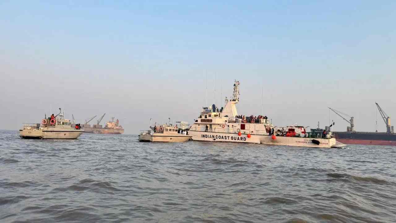 13 people died in a boat accident near Gateway of India, 101 people were rescued