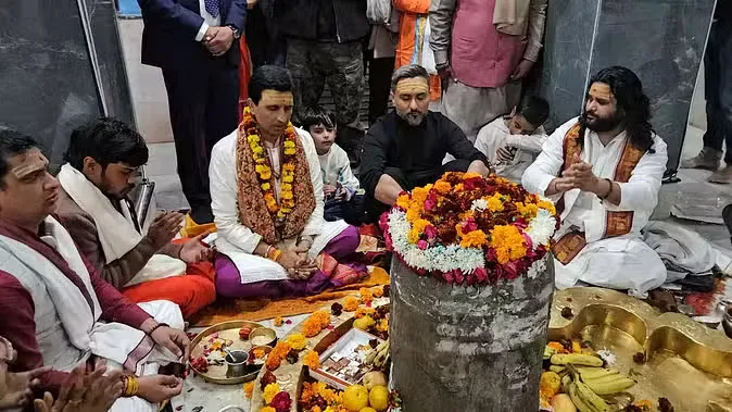 rapper yo yo honey singh in haridwar with kumar vishwas