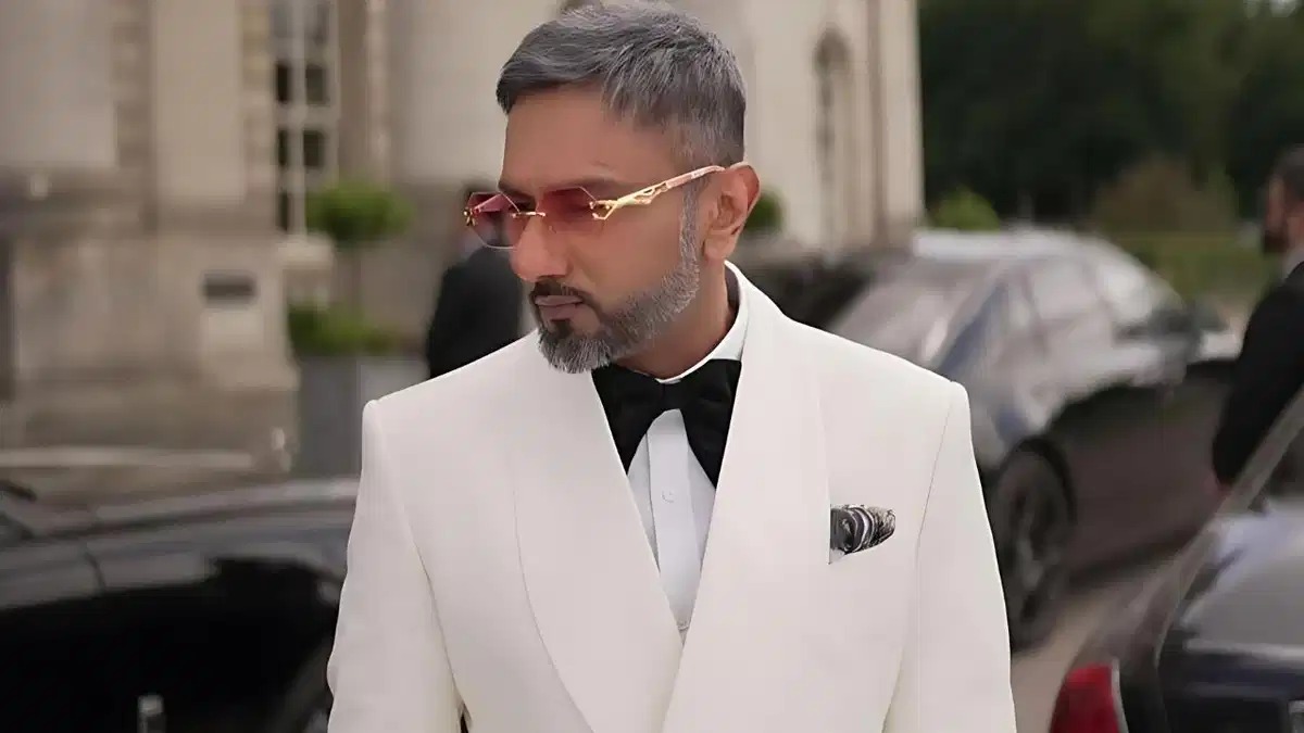 Yo Yo Honey Singh Famous Trailer OUT