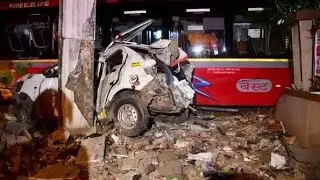 mumbai-bus-accident man-stole gold bracelets from woman hand video viral