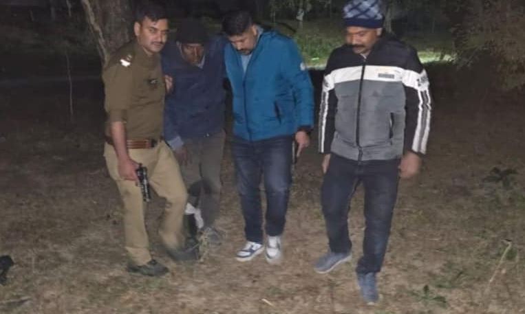 नशा तस्कर से पुलिस की मुठभेड़, बदमाश के पैर में लगी गोली
