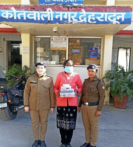 नशे के खिलाफ पुलिस का प्रहार, 26.17 ग्राम स्मैक के साथ एक बुजुर्ग महिला तस्कर गिरफ्तार