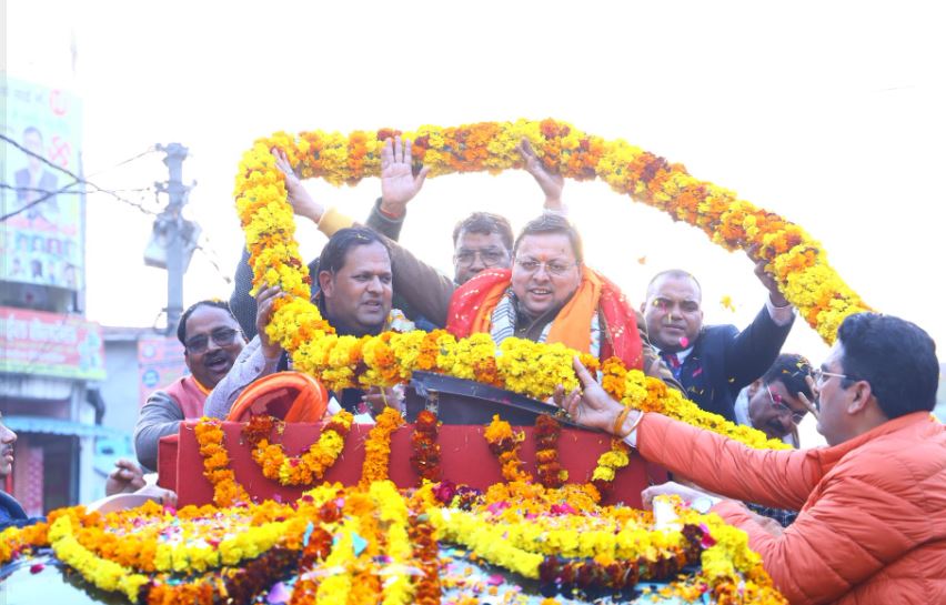 रुद्रपुर पहुंचे सीएम धामी, BJP के मेयर प्रत्याशी के लिए मांगे वोट