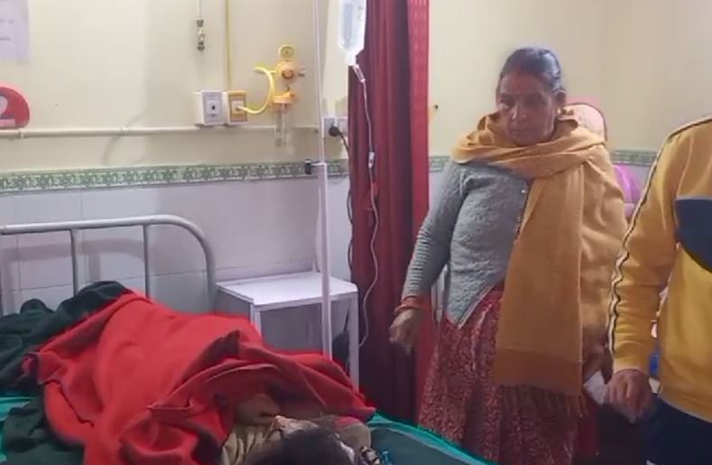 वाहन की चपेट में आने से महिला घायल, हालत गंभीर