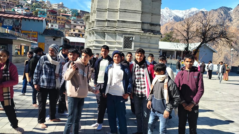 नृसिंह मंदिर में उमड़ी रही श्रद्धालुओं की भीड़