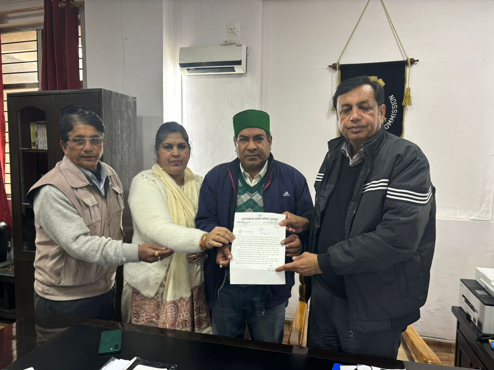 चुनाव आयोग से मिले कांग्रेस नेता, मतदान में गड़बड़ियों को लेकर जताई चिंता, कर दी ये मांग