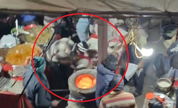 उत्तरायणी मेले में बनाई जा रही थी थूक बनाके रोटी, कारीगर खुलेआम कर रहा था घिनौना काम, देखें वीडियो