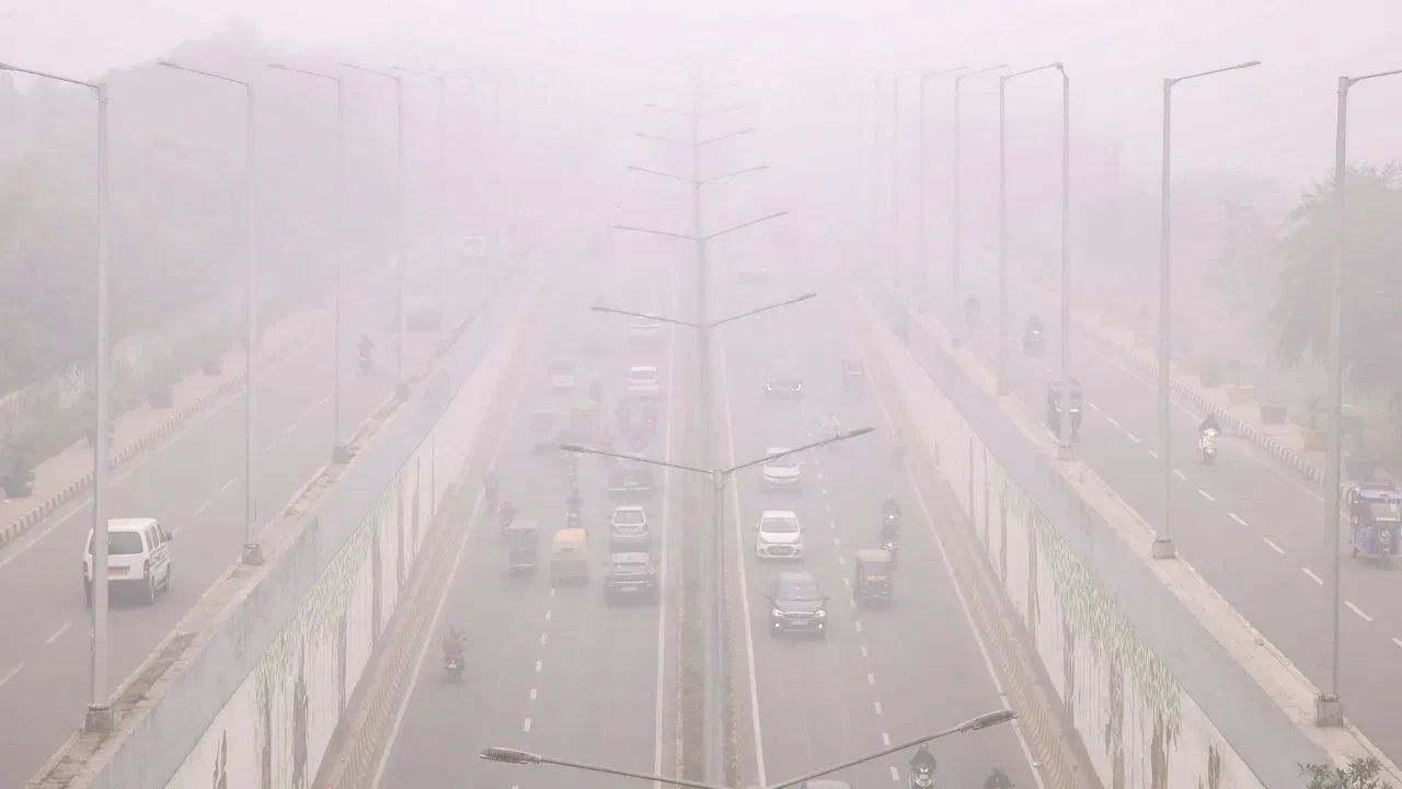 Many trains and flights canceled due to dense fog, chances of rain in Delhi till January 6