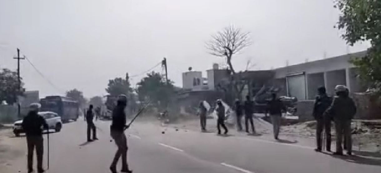 हरिद्वार में हालात बेकाबू!, पुलिस और उमेश के समर्थकों पर पथराव
