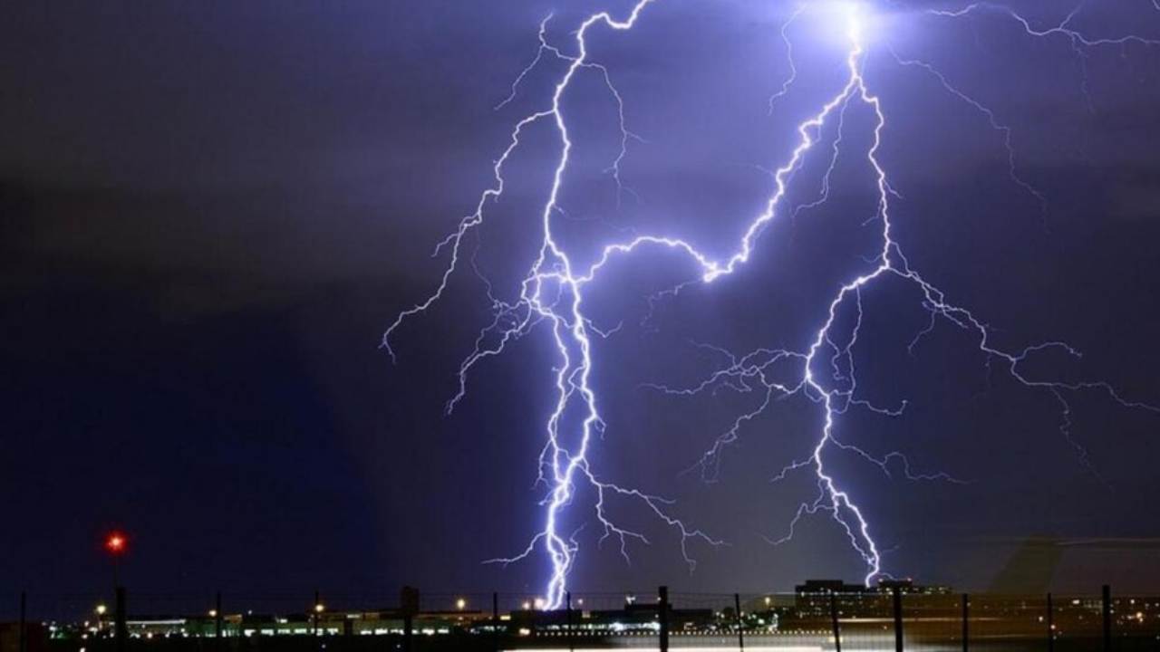 Weather will be bad in 15 states of the country, lightning warning issued in 38 districts of UP