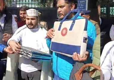 पैसे लेकर सचिवायल पहुंचे बॉबी पंवार