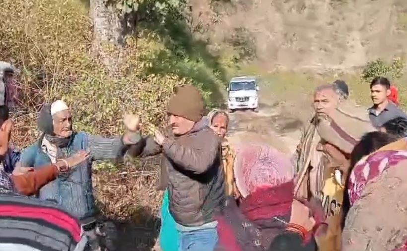 वनकर्मी की कर दी पिटाई