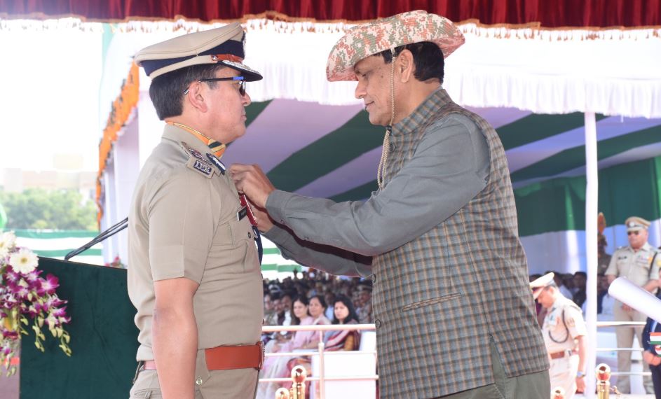 सम्मानित