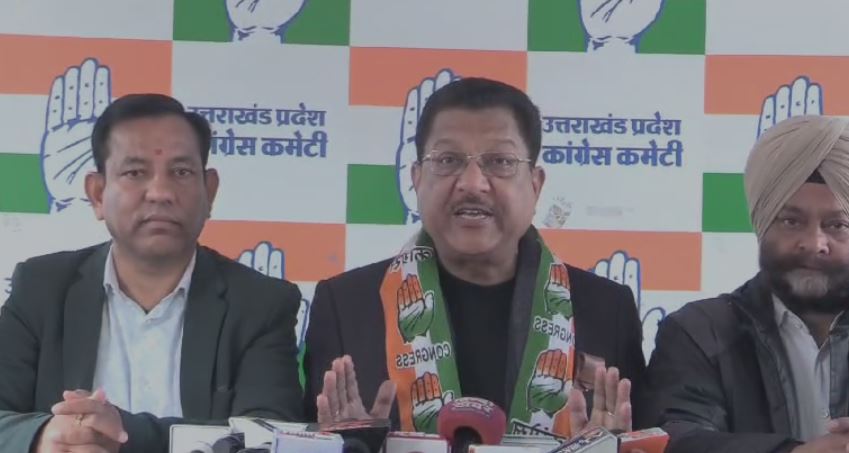 सरकार को घेरा