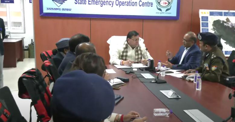 आपदा परिचालन केंद्र पहुंचे सीएम धामी, माणा गांव के पास हुए हिमस्खलन की ले रहे अपडेट
