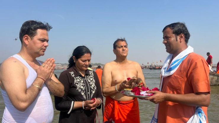 प्रयागराज पहुंचे मंत्री प्रेमचंद अग्रवाल, संगम में लगाई डुबकी