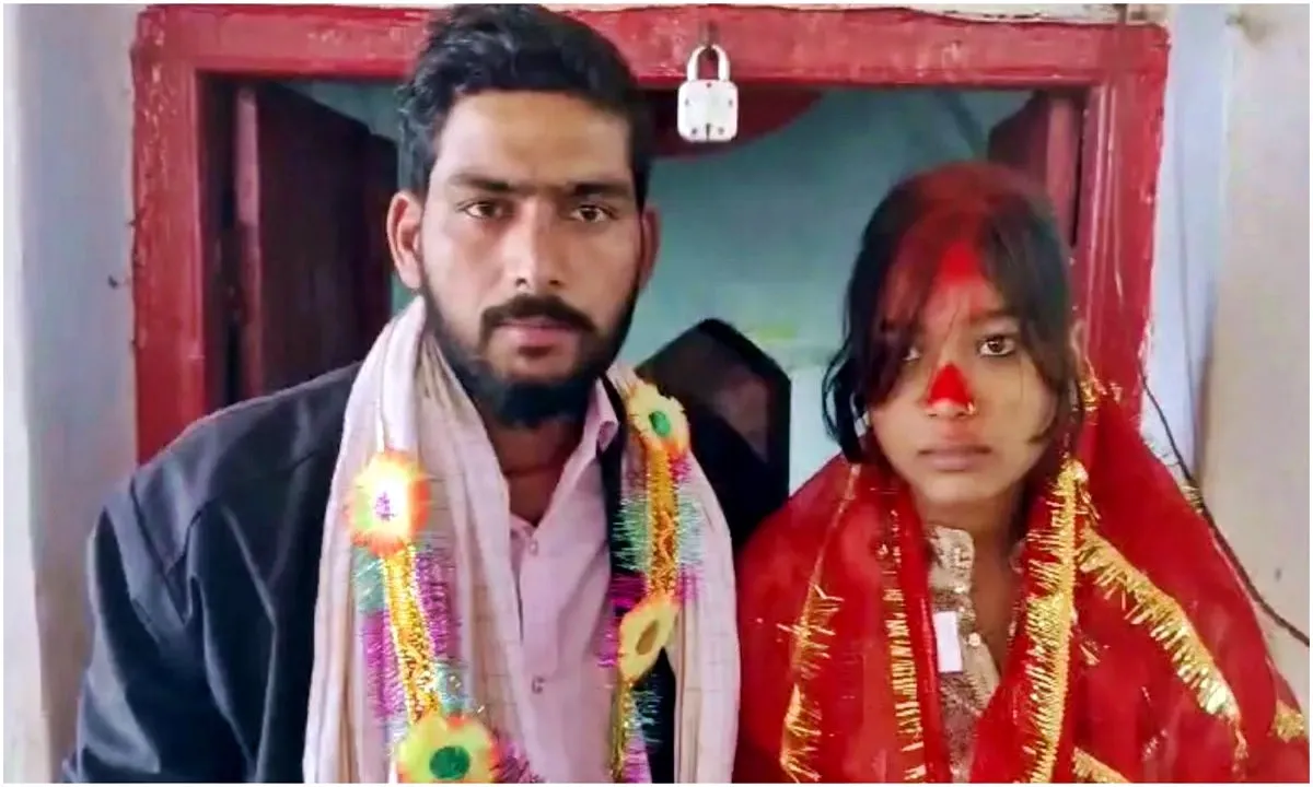 married-woman-falls-in-love-with-bank-employee-who-came-to-collect money