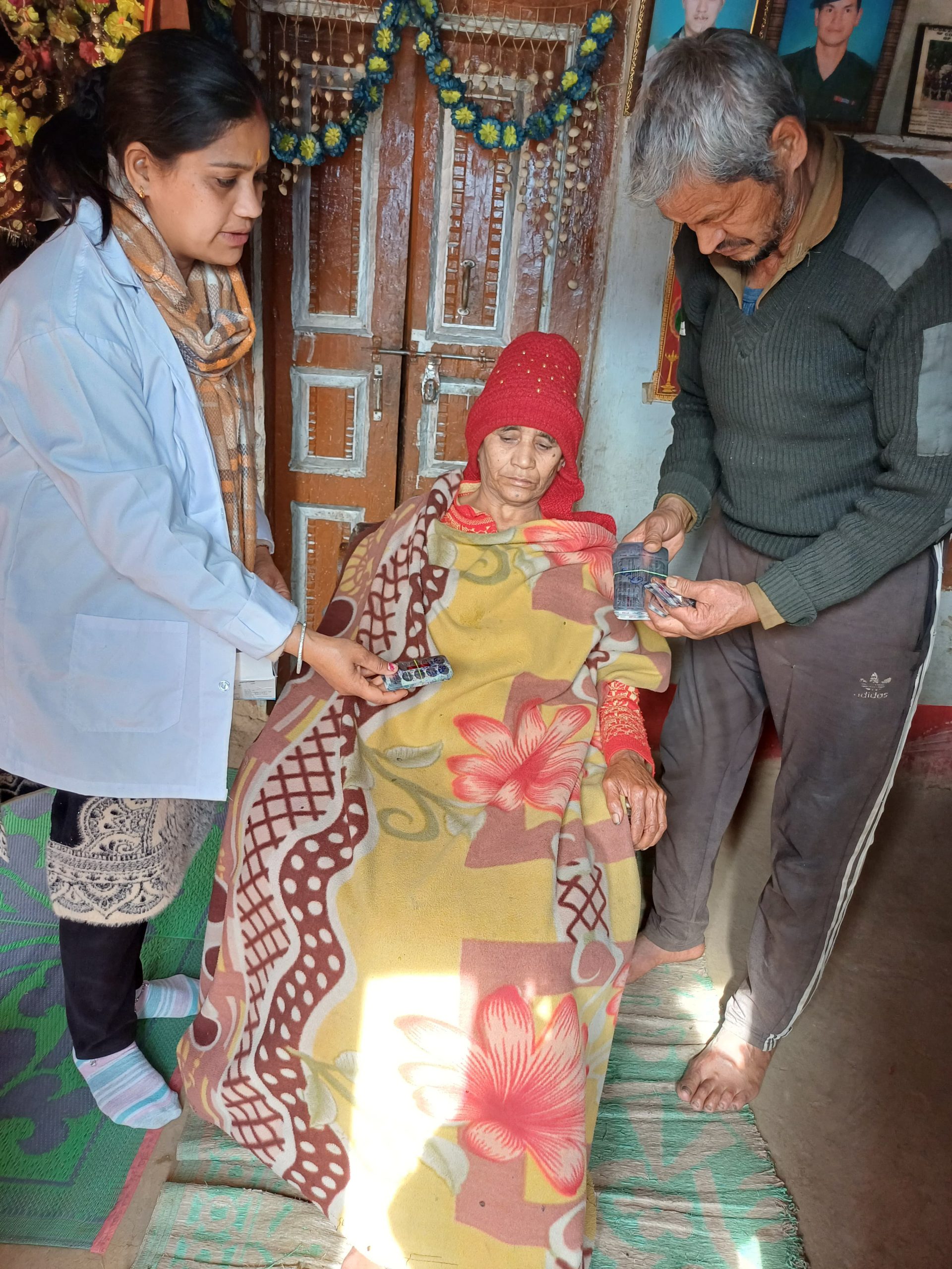 सीएम धामी ने ली बलिदानी के मां के उपचार की जानकारी