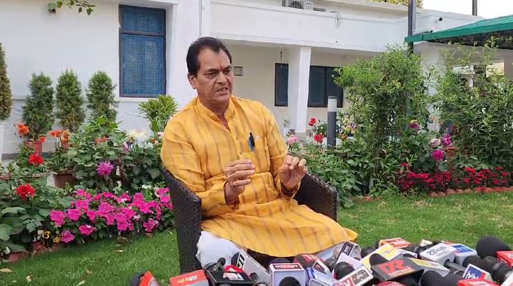 कैबिनेट मंत्री प्रेमचंद अग्रवाल देंगे इस्तीफा, CM आवास के लिए हुए रवाना