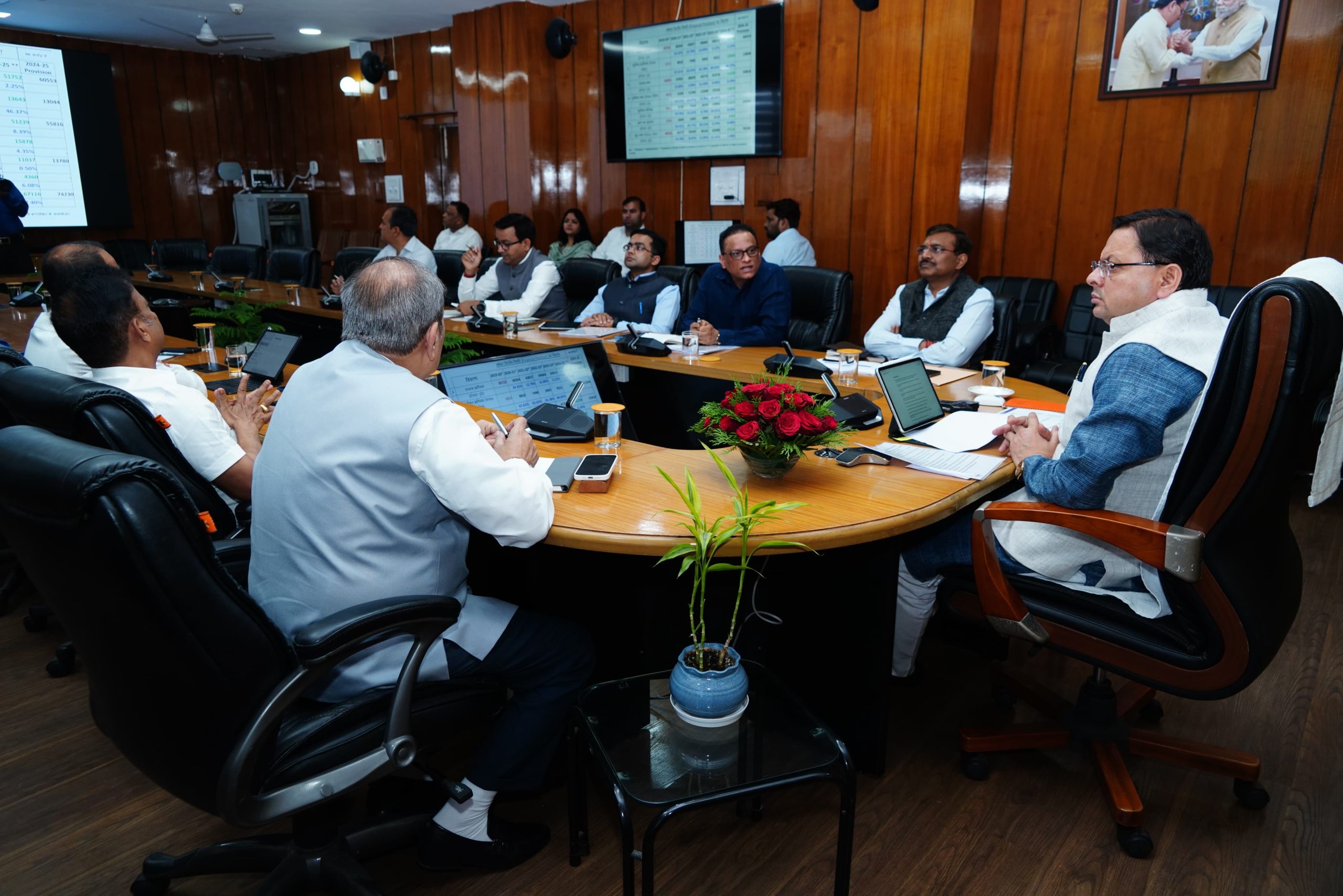 वित्त विभाग के समीक्षा बैठक में सीएम धामी ने दिए बजट खर्च में तेजी लाने के निर्देश