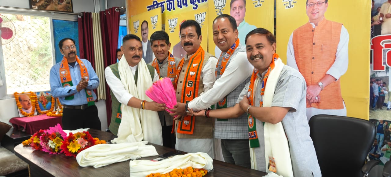 भाजपा का संगठनात्मक अभियान जोरों पर, प्रदेश उपाध्यक्ष कैलाश शर्मा ने कार्यकर्ताओं के साथ किया जनसंपर्क