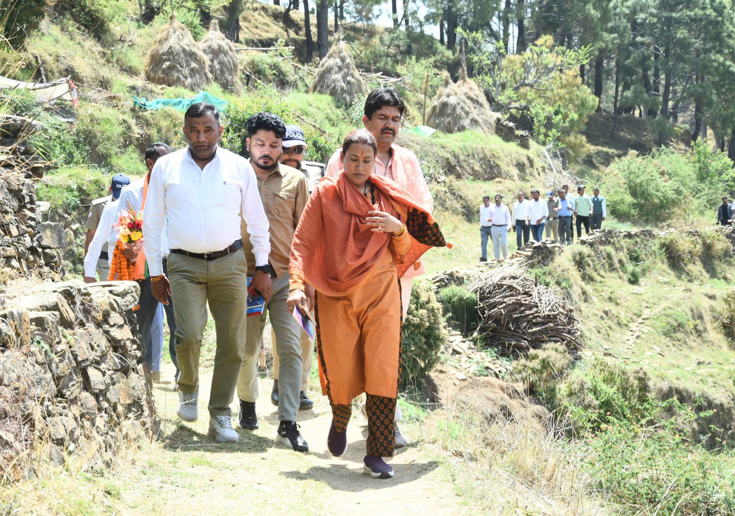 सोमेश्वर में कैबिनेट मंत्री रेखा आर्या ने सुनी जनता की समस्याएं