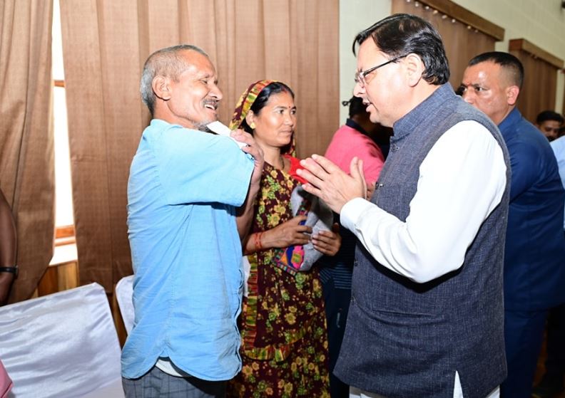 सीएम धामी ने सुनी फरियादियों की समस्या