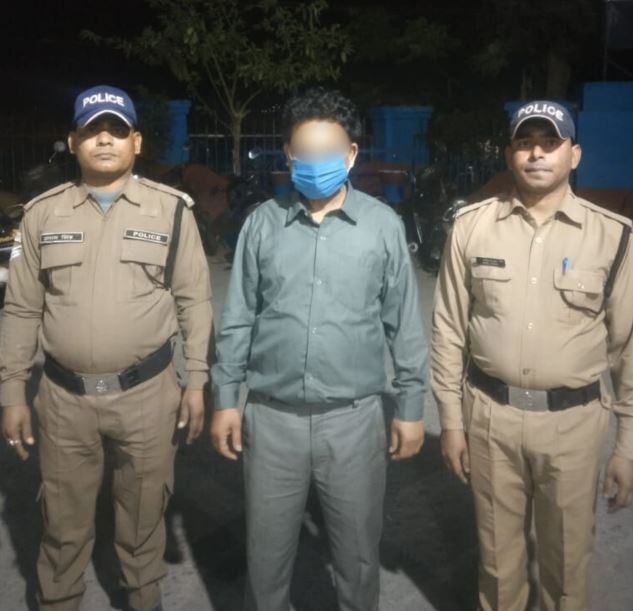 नाबालिग से छेड़छाड़ का आरोपी शिक्षक गिरफ्तार