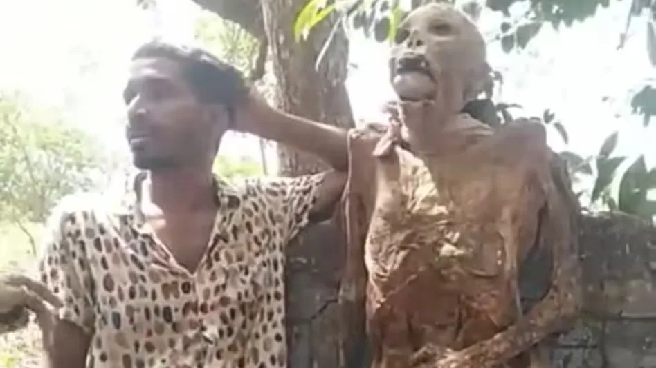 Man took selfie-with-7-year-old-skeleton-west-bengal