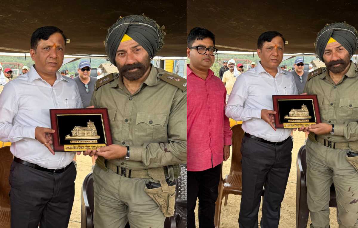 Banshidhar Tiwari met actor Sunny Deol