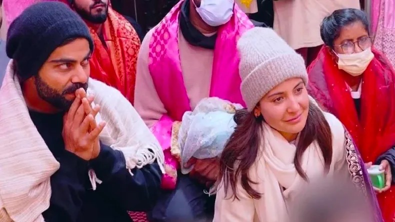 virat-kohli-reached-premananda-ji-maharaja